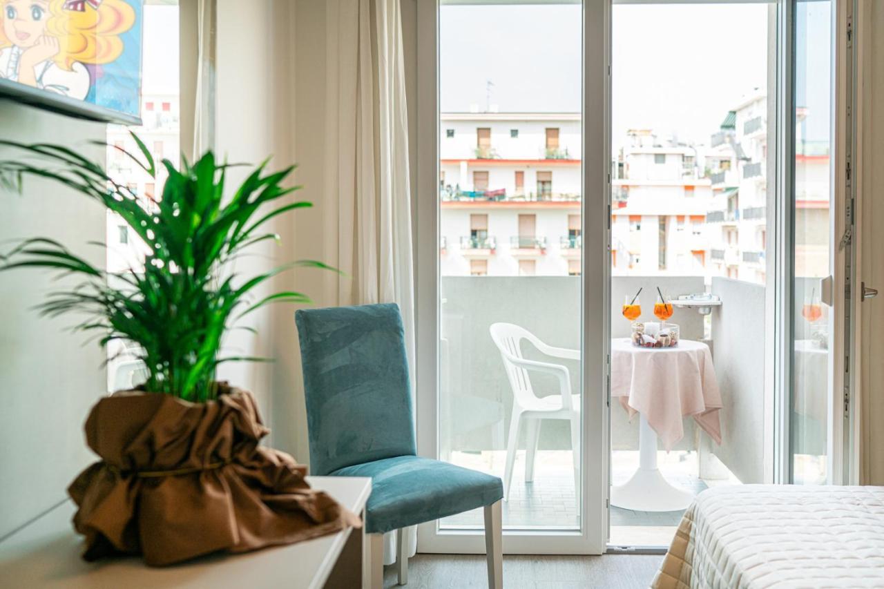 Hotel Pigalle Lido di Jesolo Exteriör bild