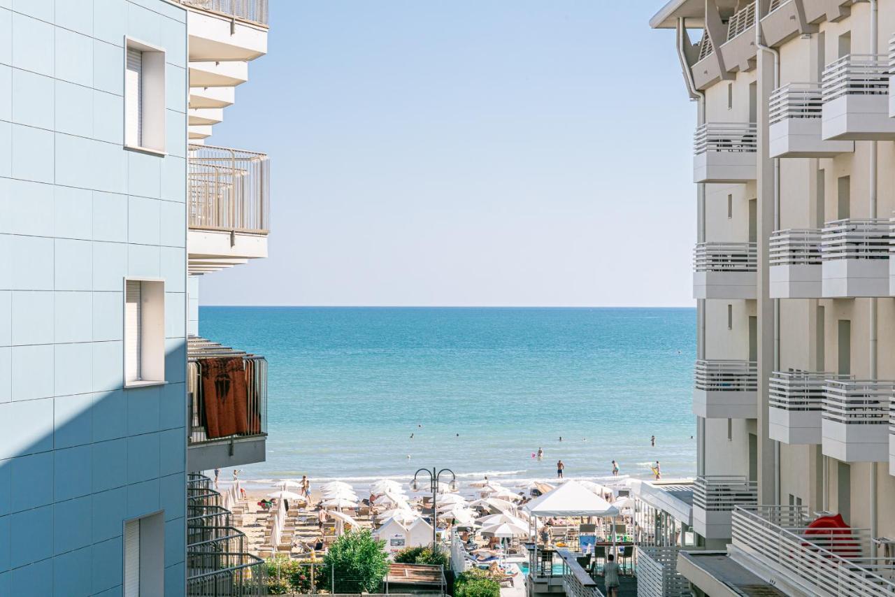 Hotel Pigalle Lido di Jesolo Exteriör bild