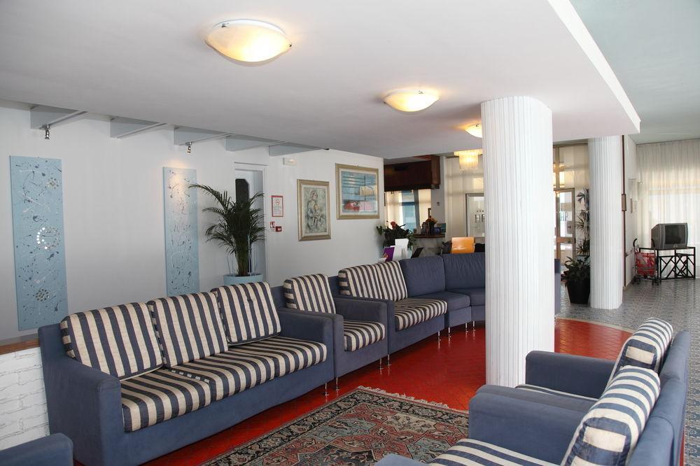 Hotel Pigalle Lido di Jesolo Exteriör bild