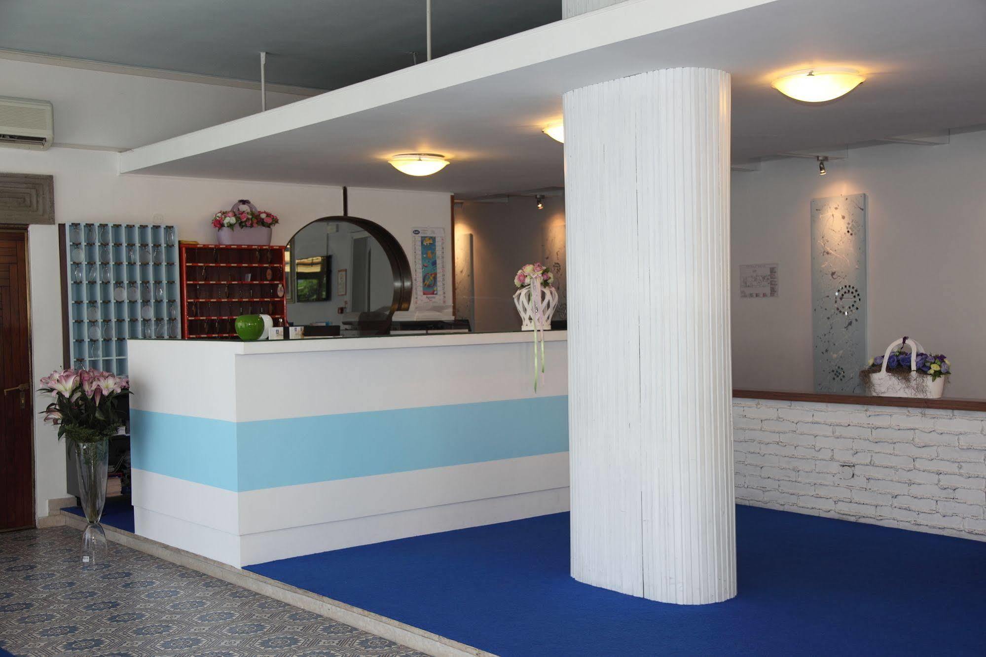 Hotel Pigalle Lido di Jesolo Exteriör bild